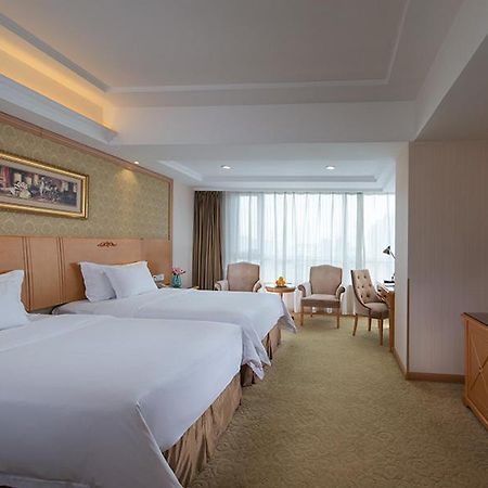 Vienna International Hotel Shenyang Railway Station Bagian luar foto