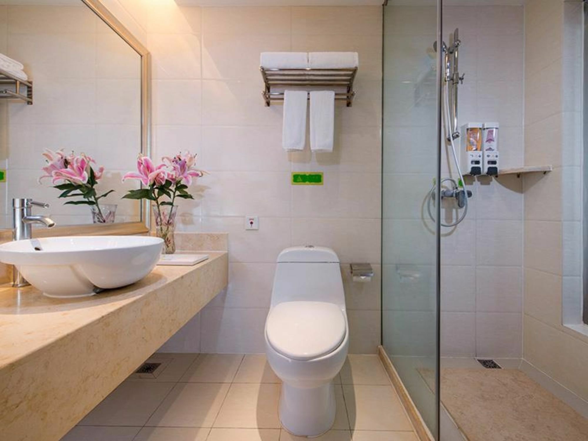 Vienna International Hotel Shenyang Railway Station Bagian luar foto