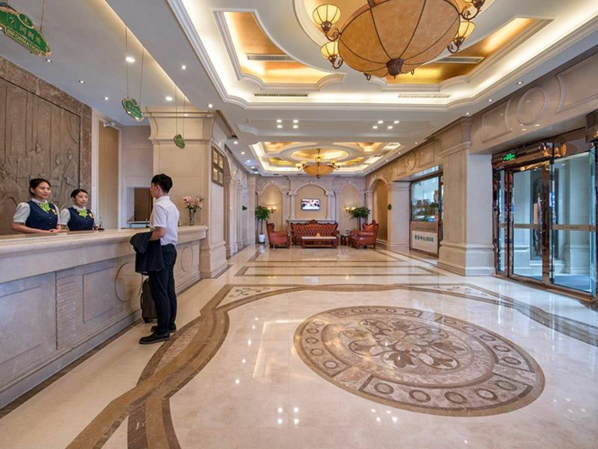 Vienna International Hotel Shenyang Railway Station Bagian luar foto